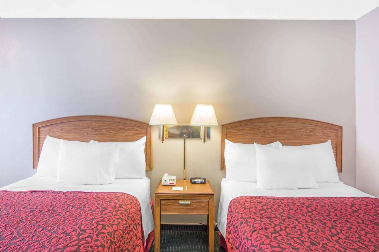 Days Inn By Wyndham Wilmington / University Eksteriør billede